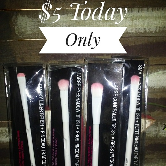wet n wild Other - 🆕🌹Wet N Wild 4 Pack Of Brushes🌹